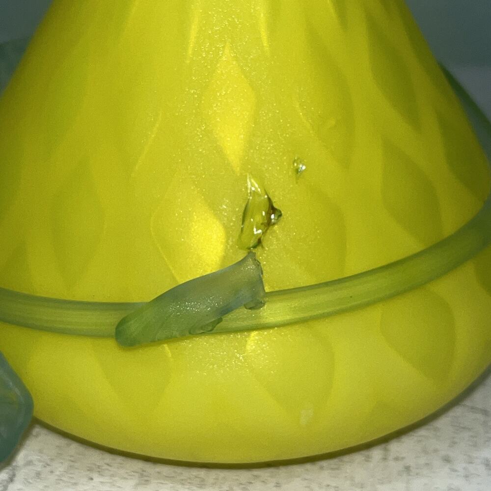 Fenton Burmese Yellow Cased Glass Diamond Pattern w/ Leaves – Damaged ‼️ - Picture 8 of 12